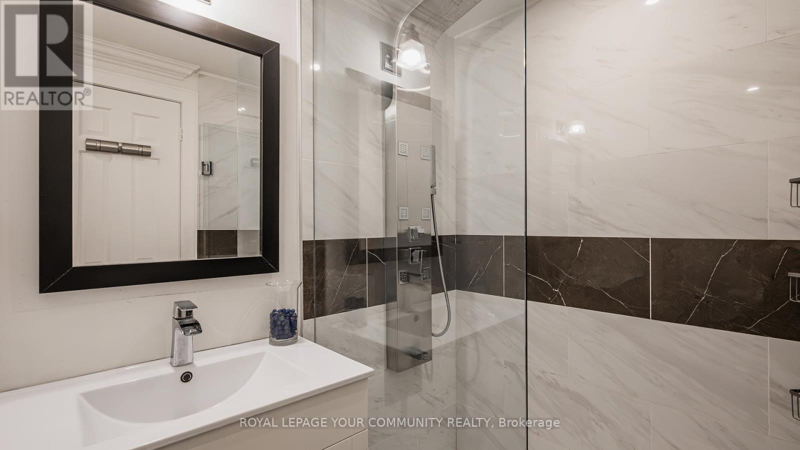 Photo 26 of 57 Braeburn Drive, Markham ON