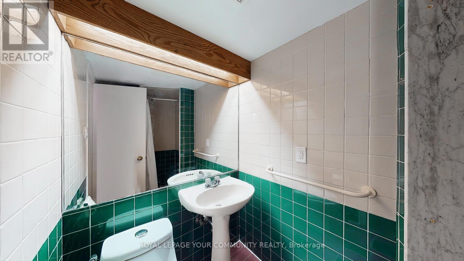 Photo 33 of 57 Braeburn Drive, Markham ON