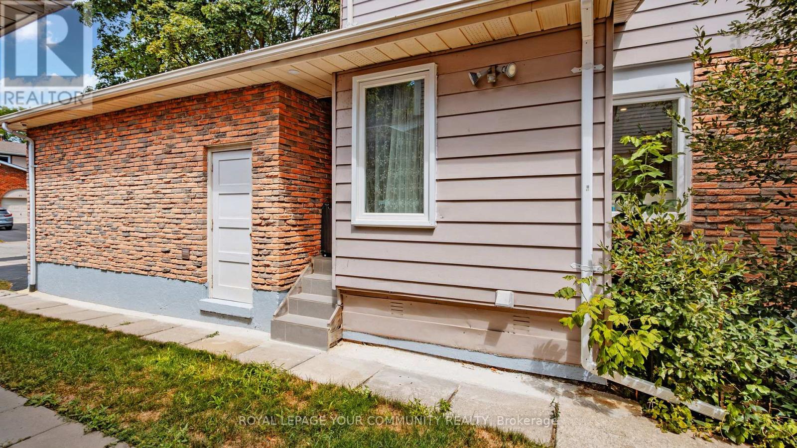 Photo 41 of 57 Braeburn Drive, Markham ON