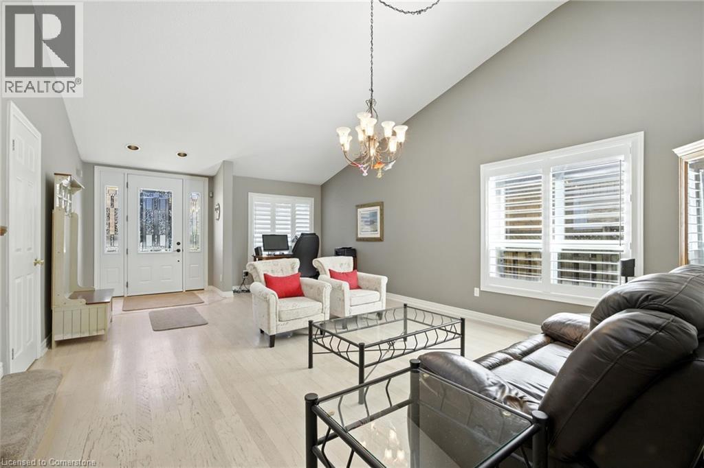 Photo 11 of 17 Hillgarden Drive, Hamilton ON