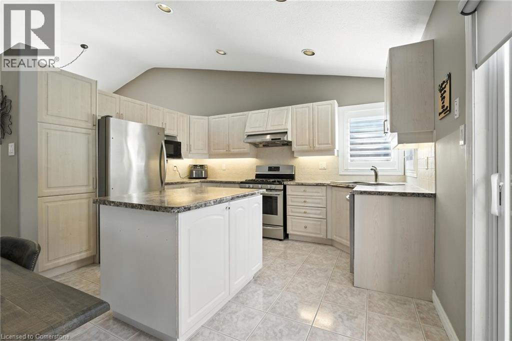 Photo 13 of 17 Hillgarden Drive, Hamilton ON