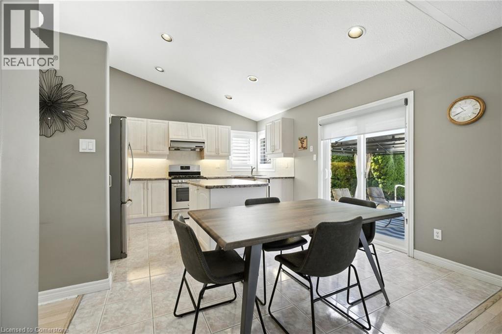 Photo 14 of 17 Hillgarden Drive, Hamilton ON