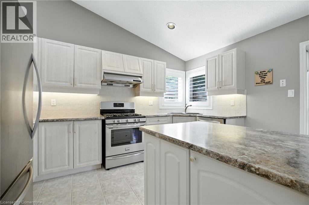 Photo 15 of 17 Hillgarden Drive, Hamilton ON