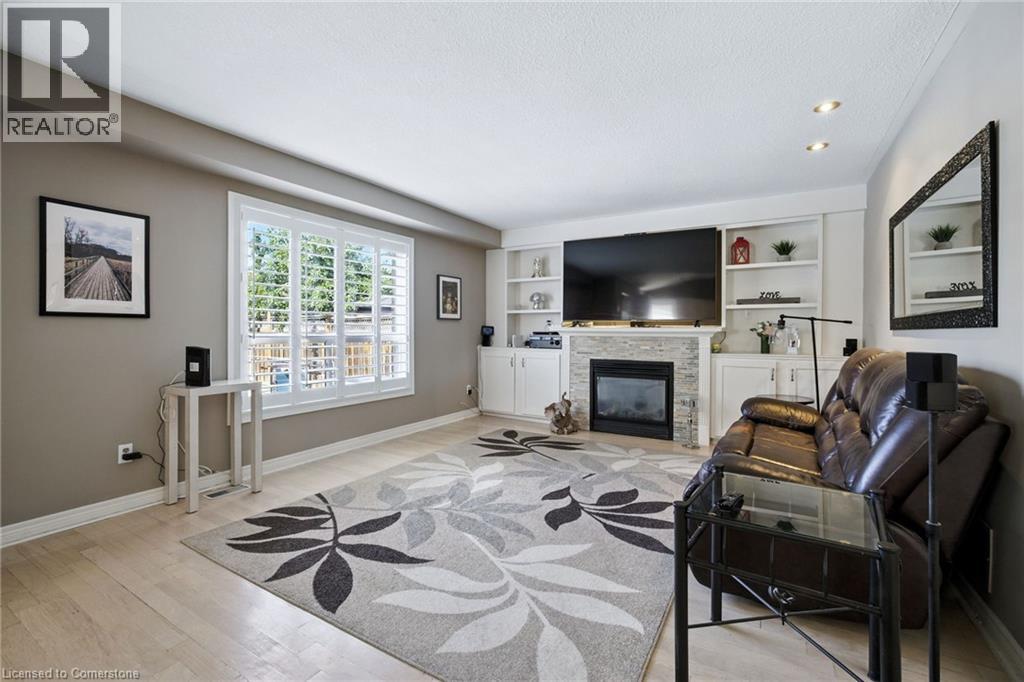 Photo 18 of 17 Hillgarden Drive, Hamilton ON