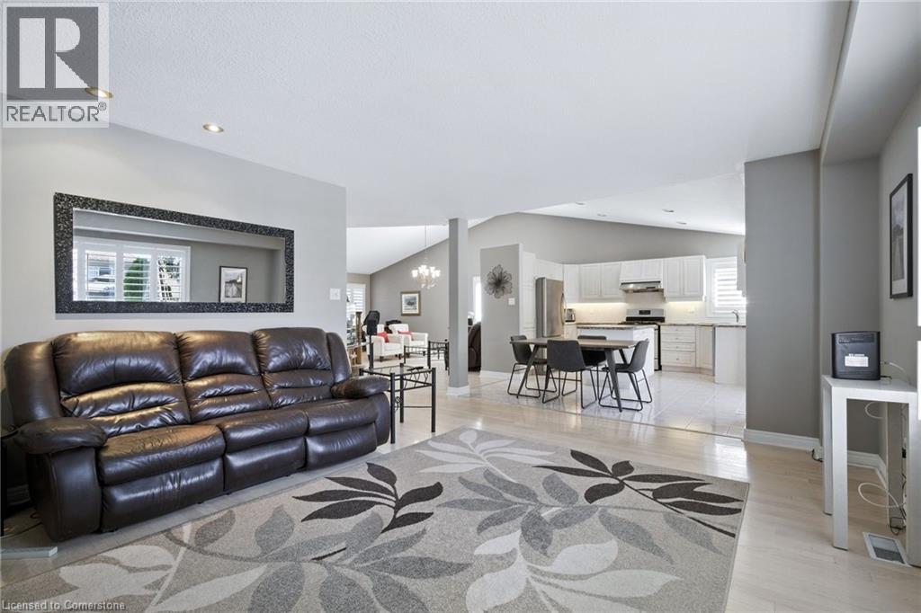 Photo 19 of 17 Hillgarden Drive, Hamilton ON