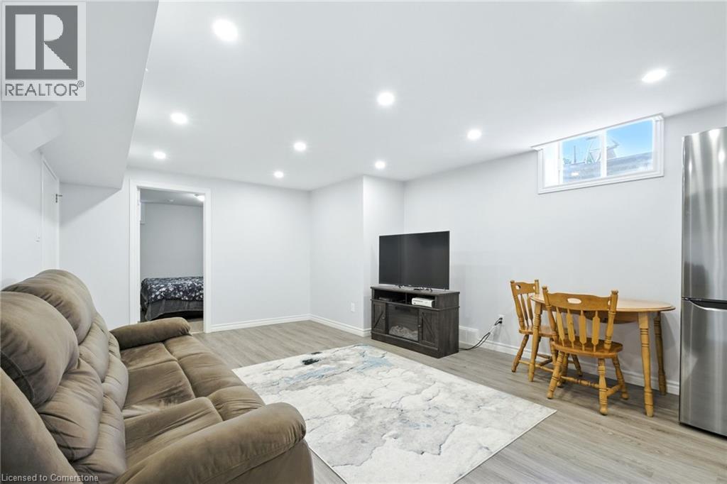 Photo 25 of 17 Hillgarden Drive, Hamilton ON