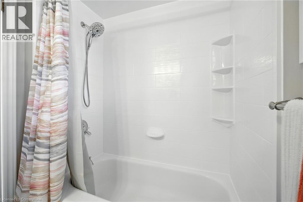 Photo 37 of 17 Hillgarden Drive, Hamilton ON