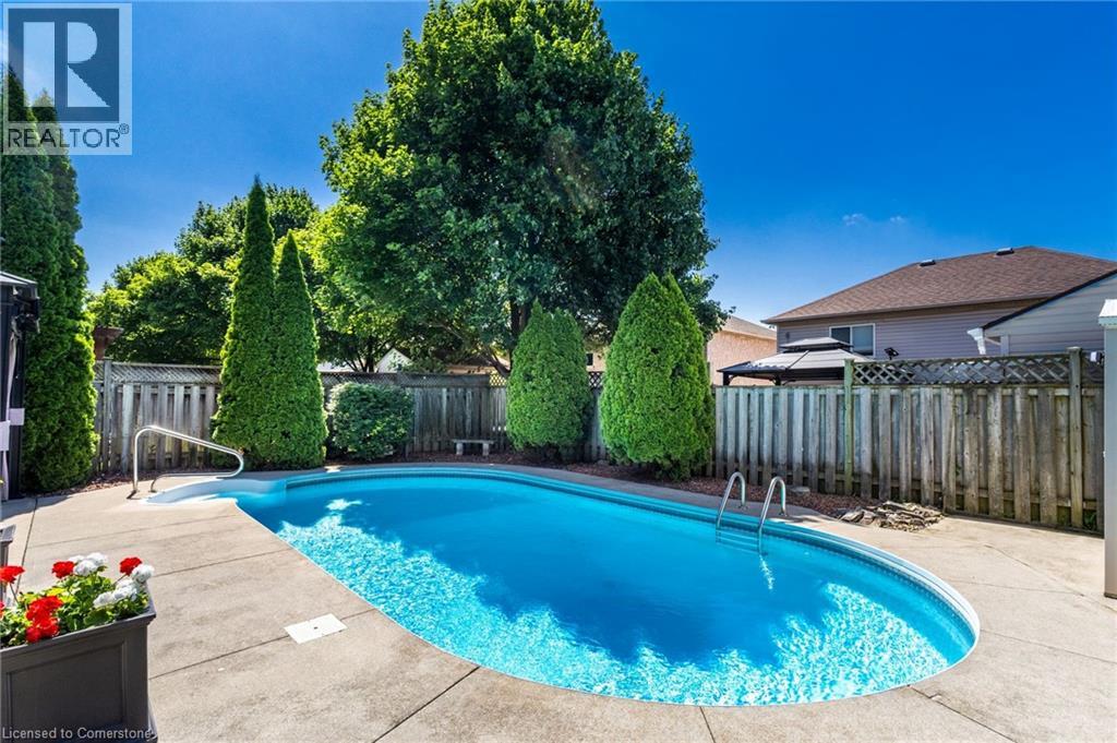 Photo 40 of 17 Hillgarden Drive, Hamilton ON