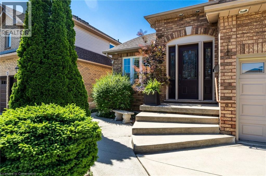 Photo 5 of 17 Hillgarden Drive, Hamilton ON