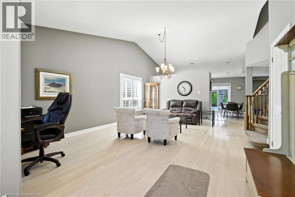 Photo 8 of 17 Hillgarden Drive, Hamilton ON
