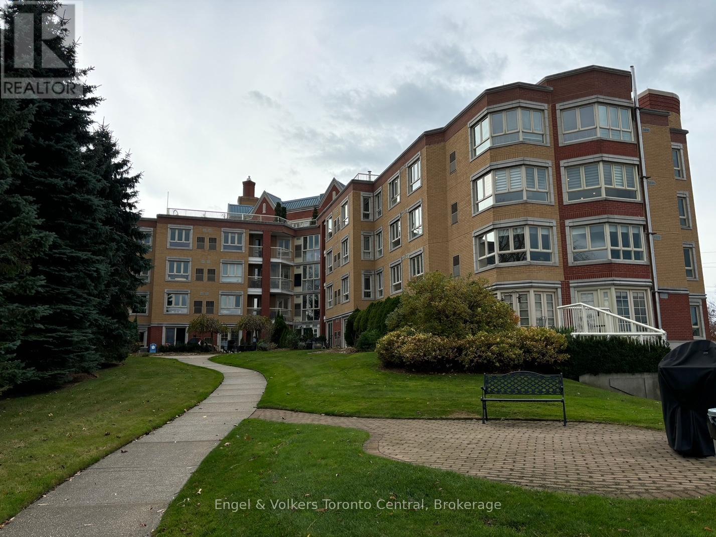 Photo 1 of 102 16 Raglan Street, Collingwood ON