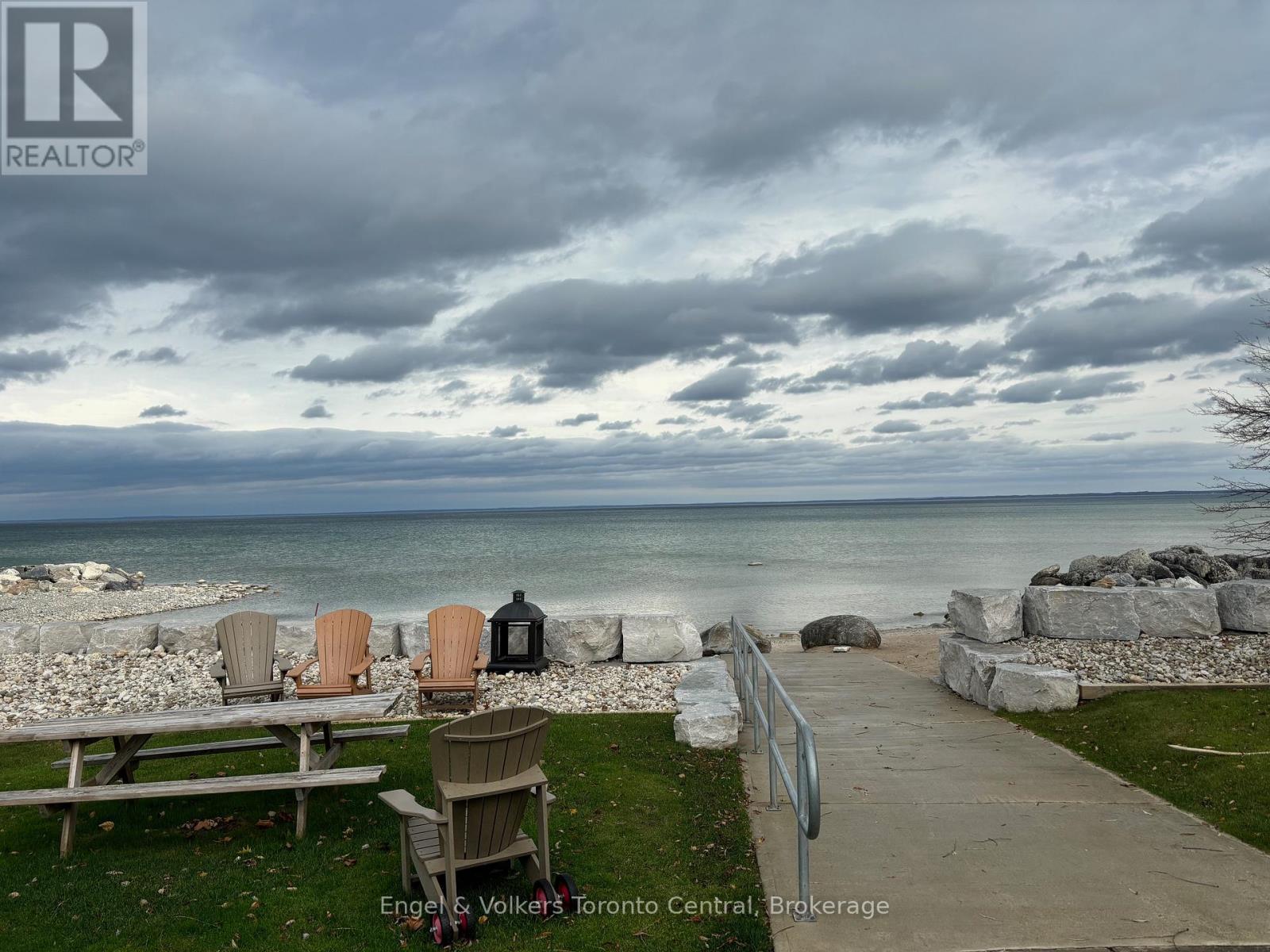 Photo 8 of 102 16 Raglan Street, Collingwood ON