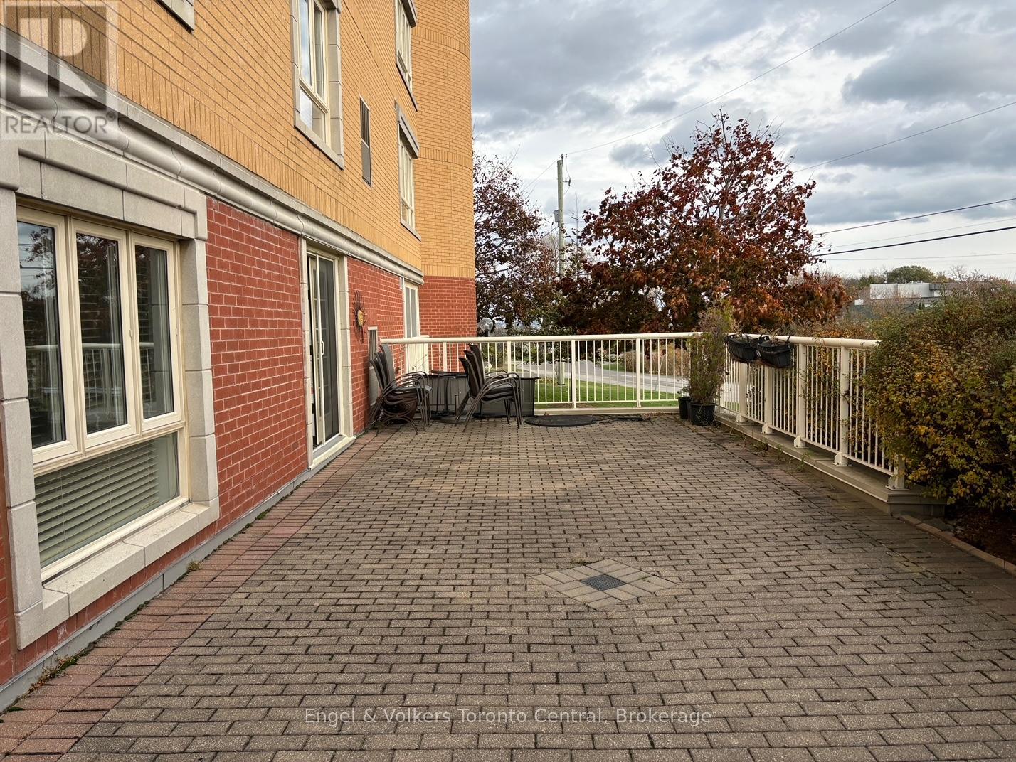 Photo 13 of 102 16 Raglan Street, Collingwood ON