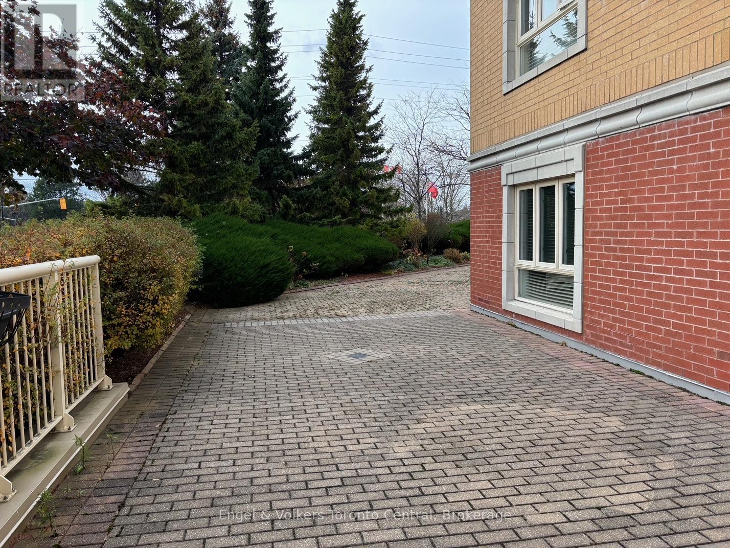 Photo 2 of 102 16 Raglan Street, Collingwood ON