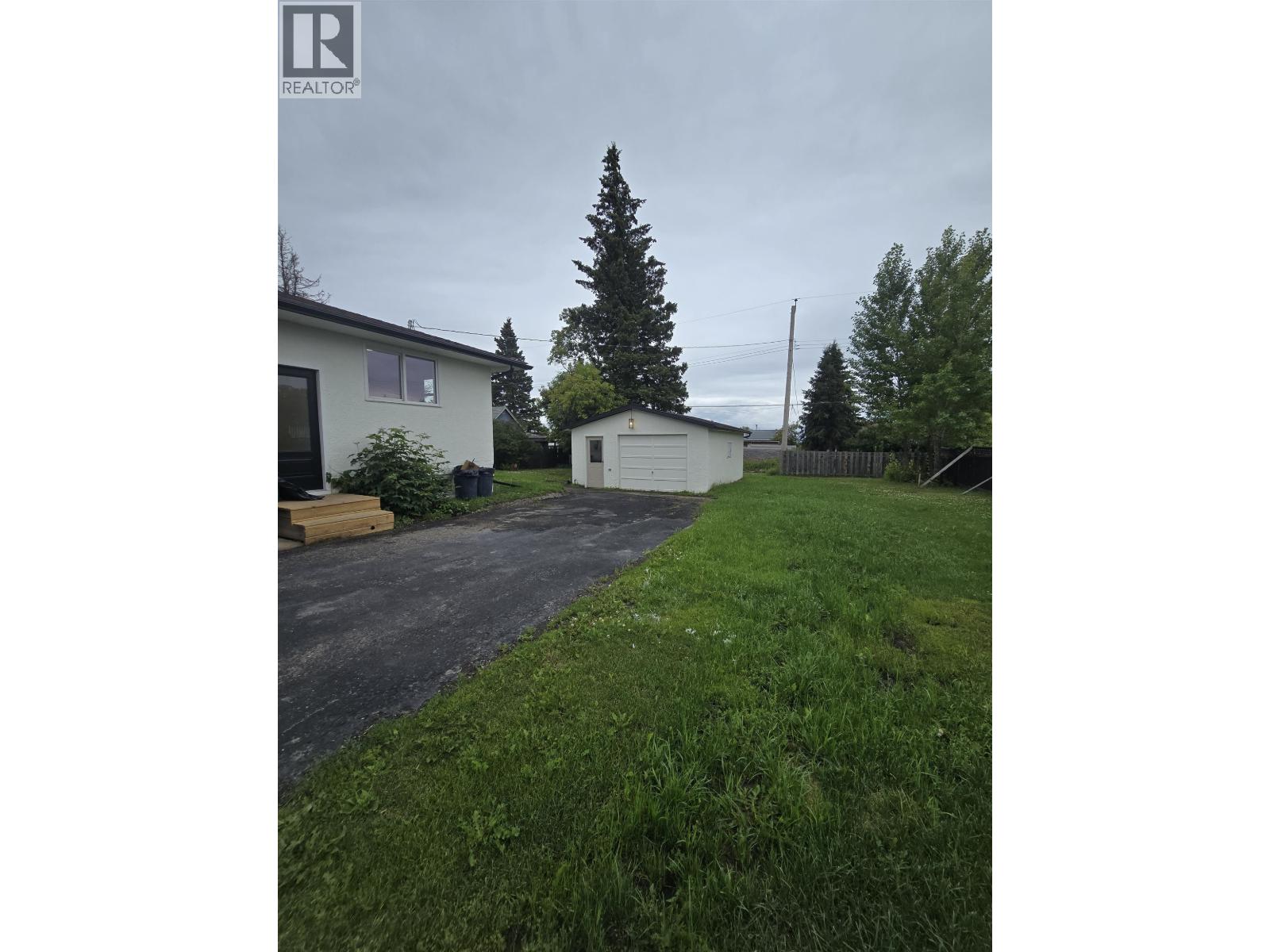 Photo 37 of 10307 104 Avenue, Fort St John BC