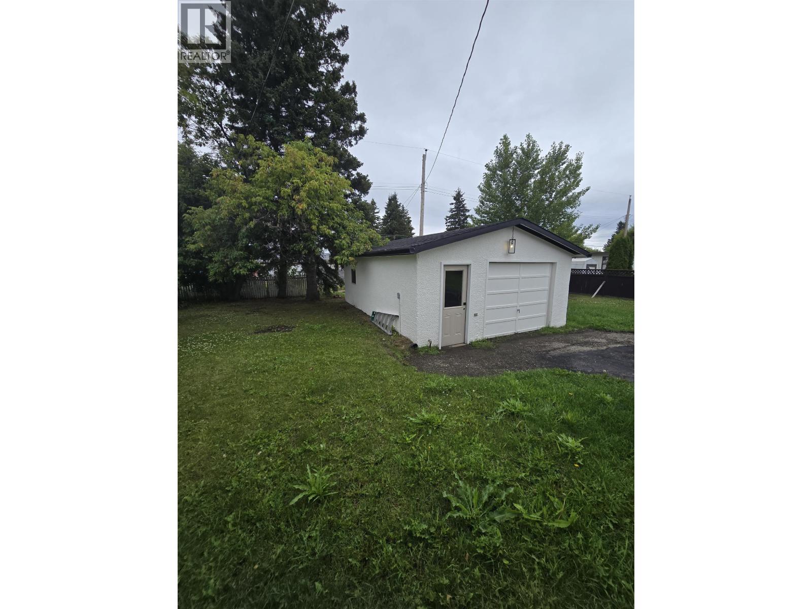 Photo 34 of 10307 104 Avenue, Fort St John BC