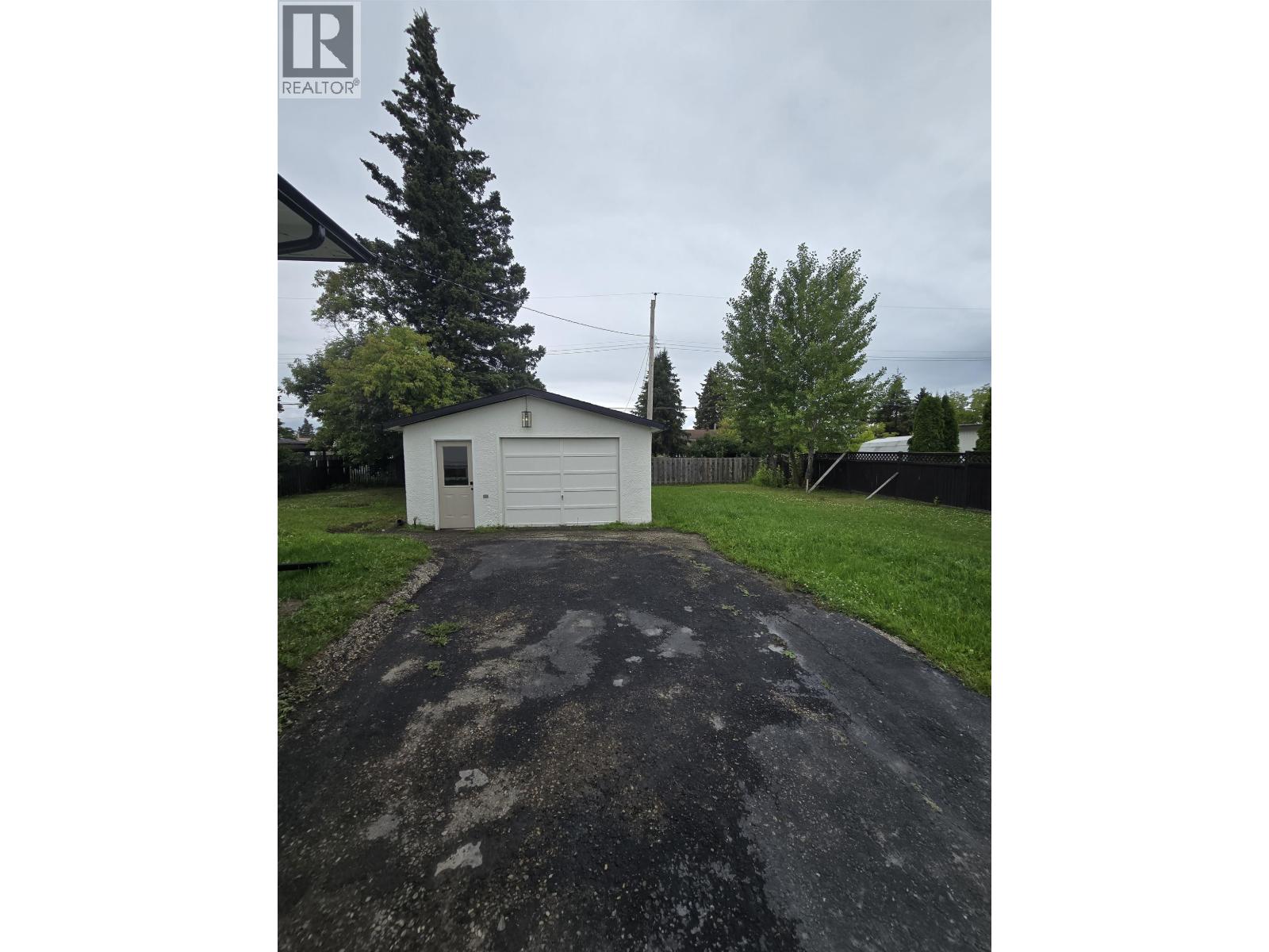 Photo 36 of 10307 104 Avenue, Fort St John BC
