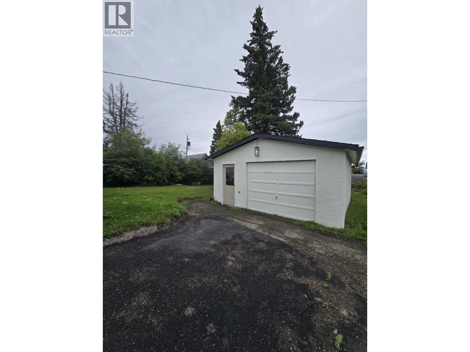Photo 2 of 10307 104 Avenue, Fort St John BC