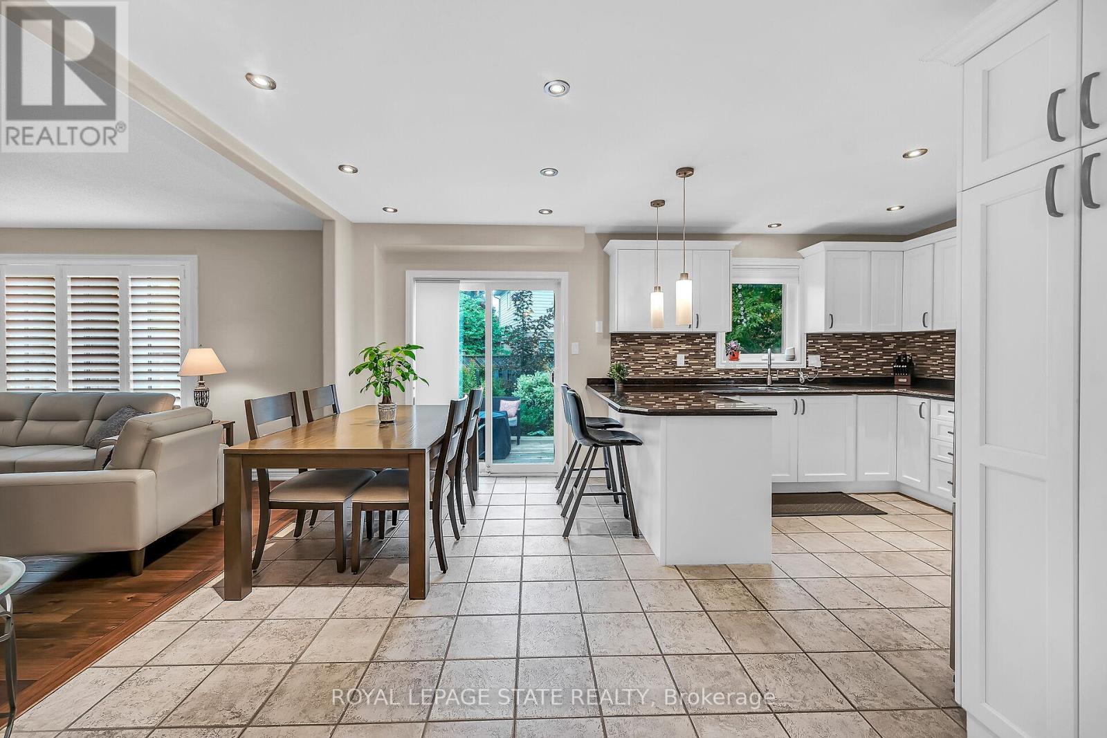 Photo 10 of 2371 Pathfinder Drive, Burlington ON