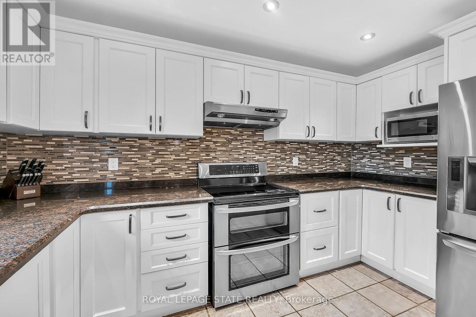 Photo 14 of 2371 Pathfinder Drive, Burlington ON