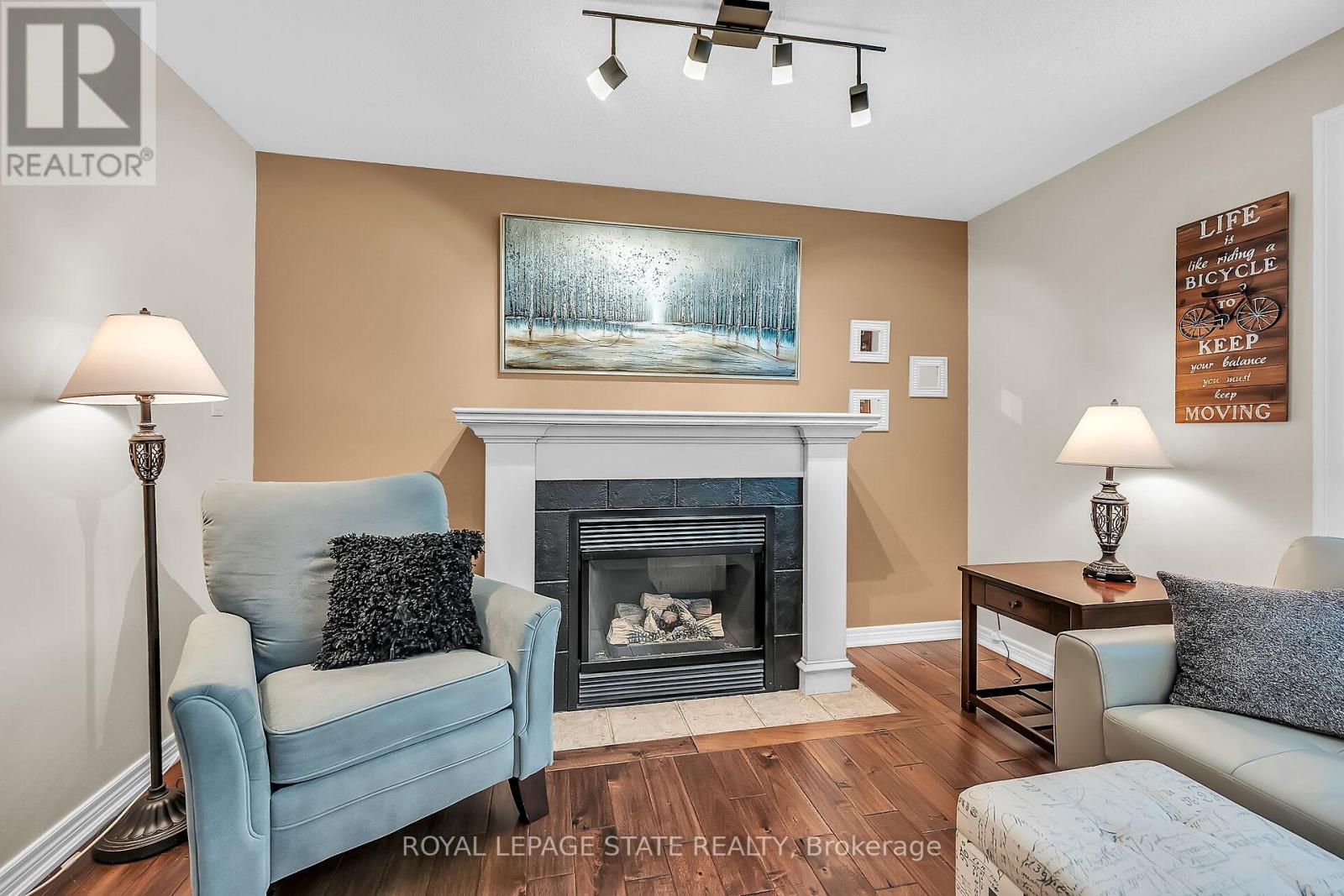 Photo 19 of 2371 Pathfinder Drive, Burlington ON