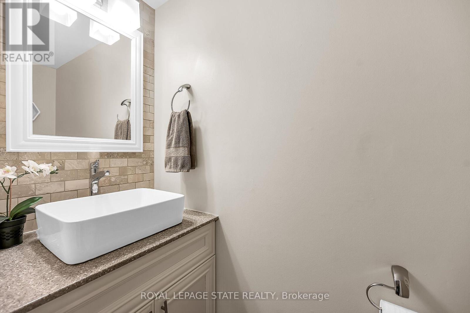 Photo 22 of 2371 Pathfinder Drive, Burlington ON