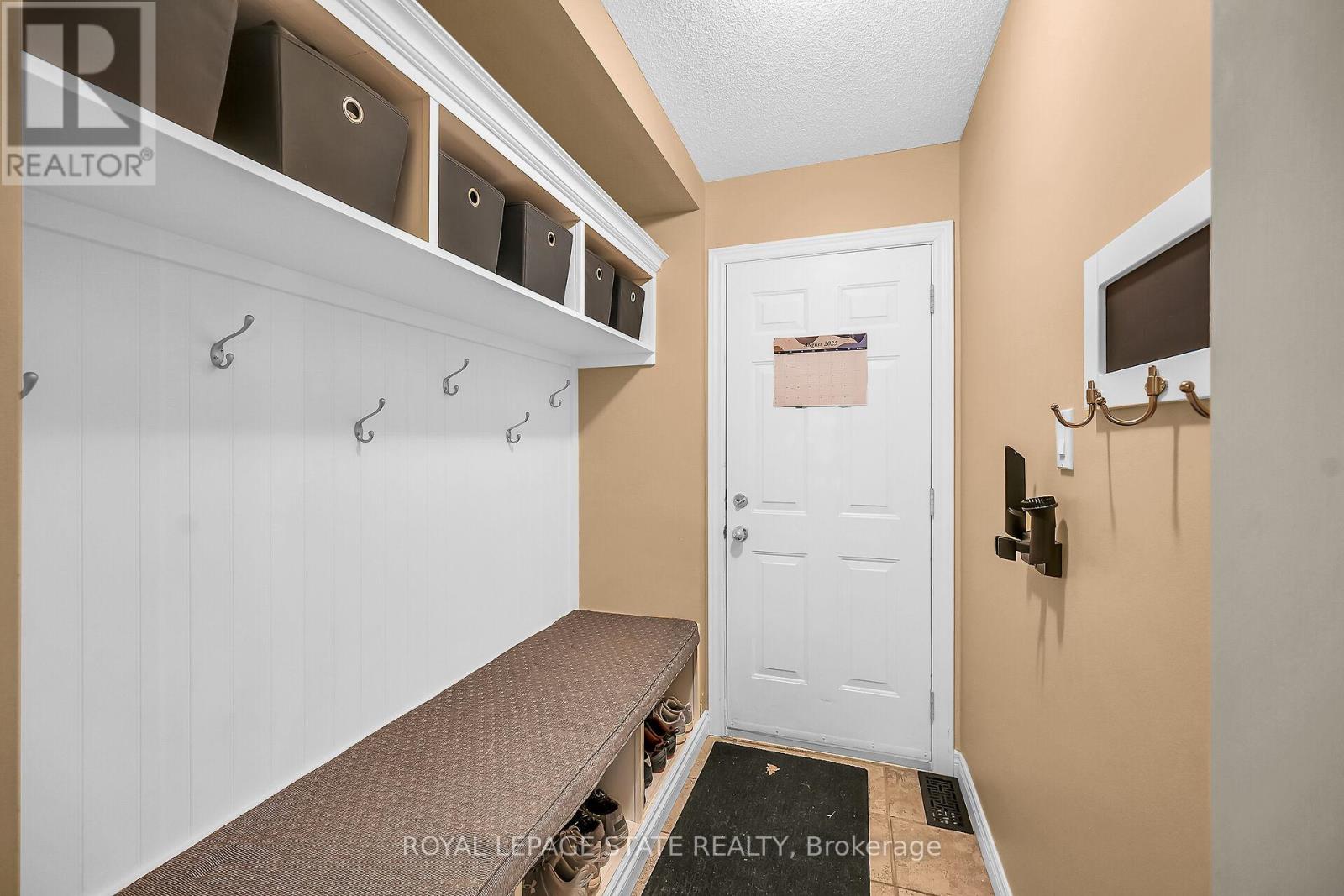Photo 23 of 2371 Pathfinder Drive, Burlington ON