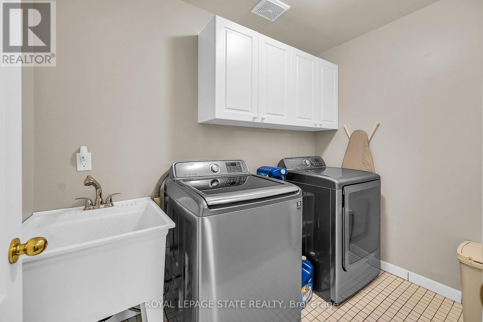 Photo 39 of 2371 Pathfinder Drive, Burlington ON