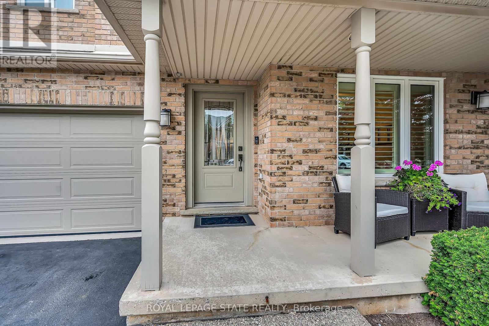 Photo 4 of 2371 Pathfinder Drive, Burlington ON