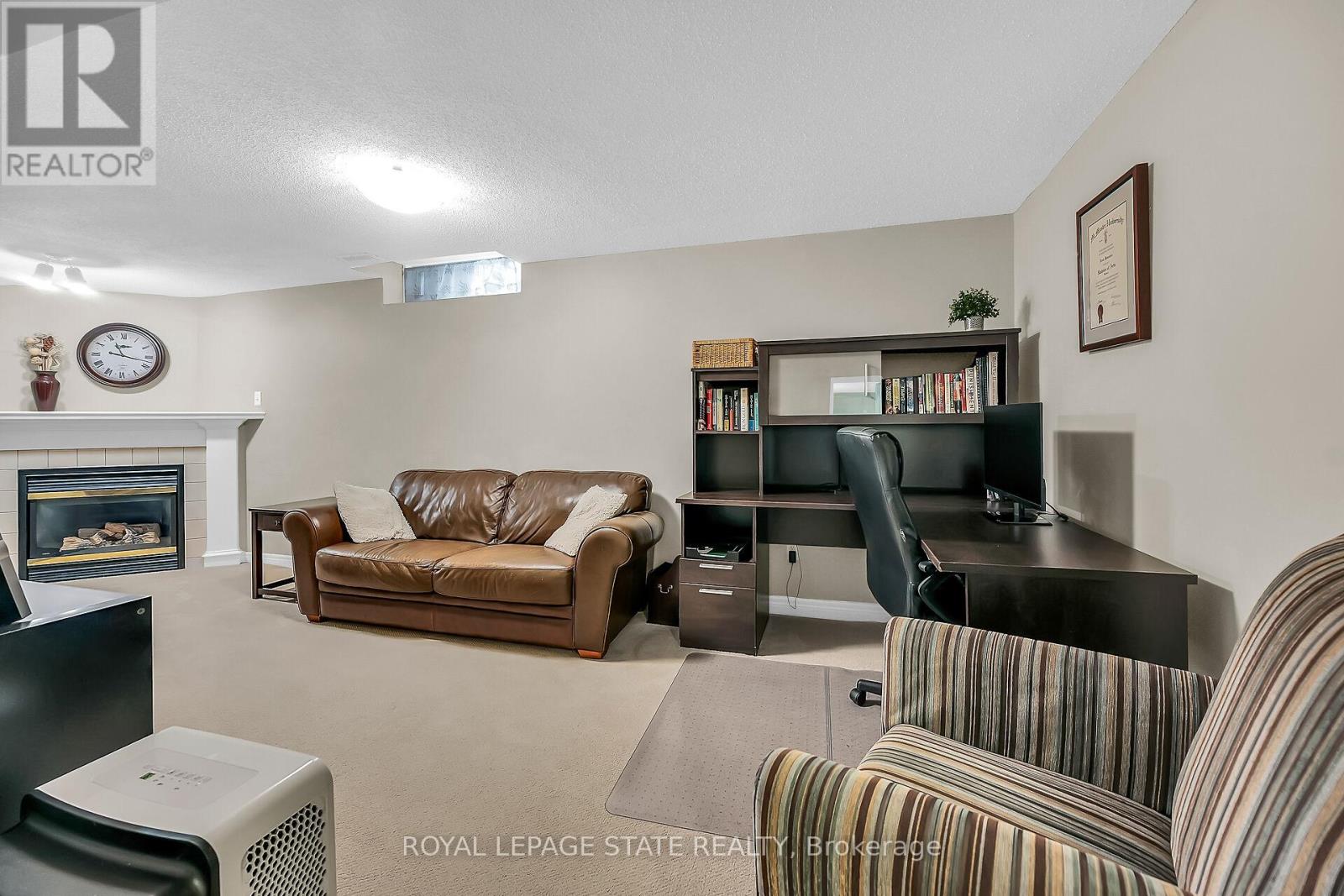 Photo 40 of 2371 Pathfinder Drive, Burlington ON