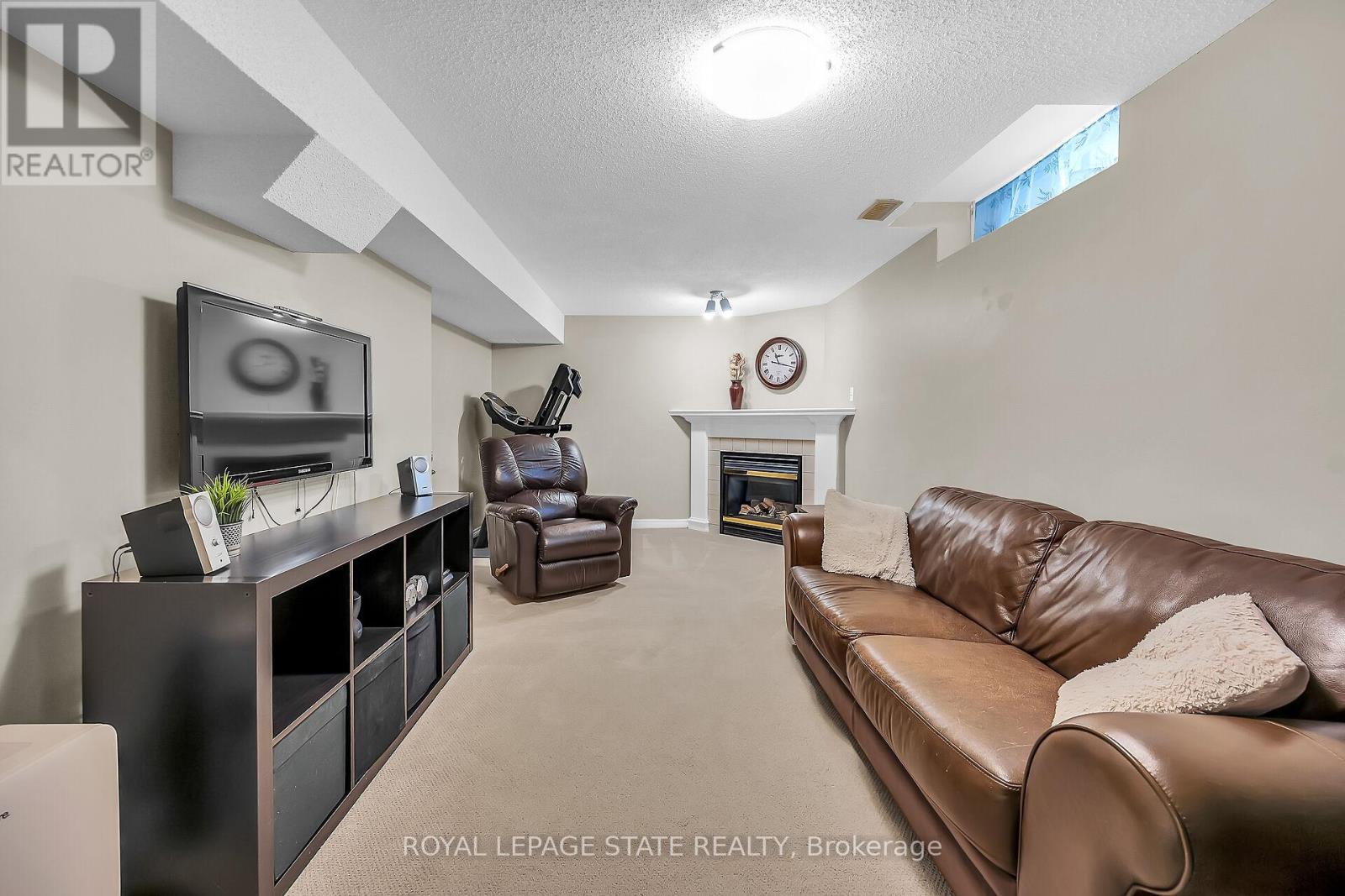 Photo 41 of 2371 Pathfinder Drive, Burlington ON
