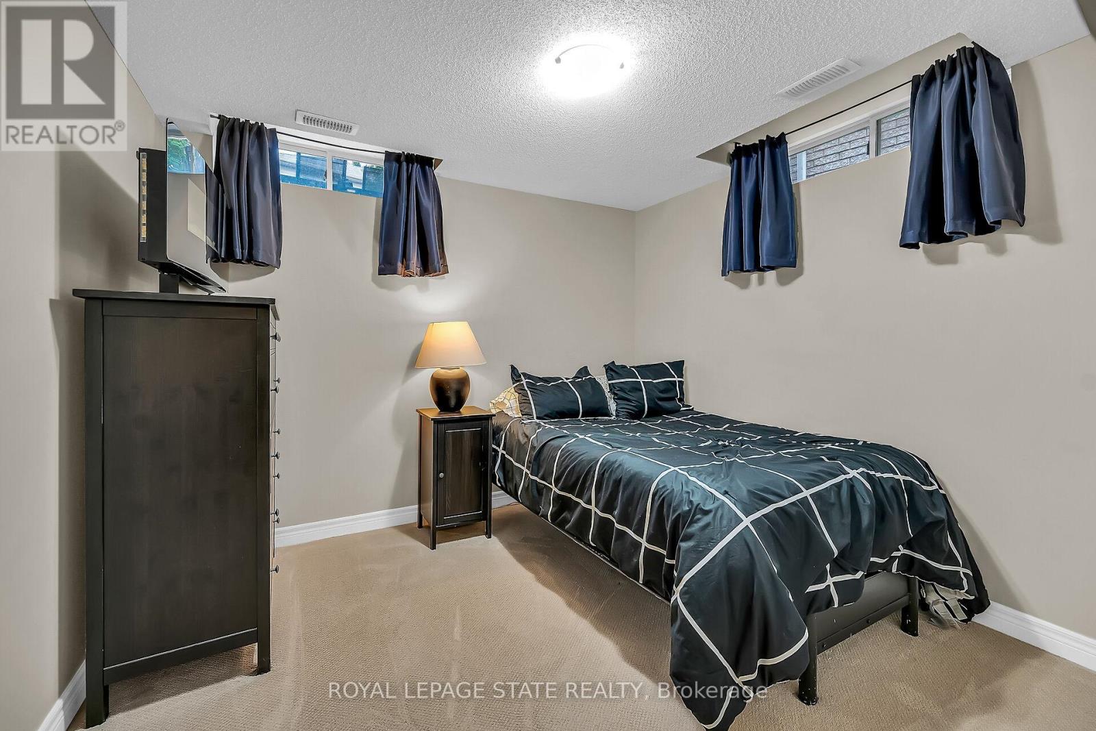 Photo 44 of 2371 Pathfinder Drive, Burlington ON