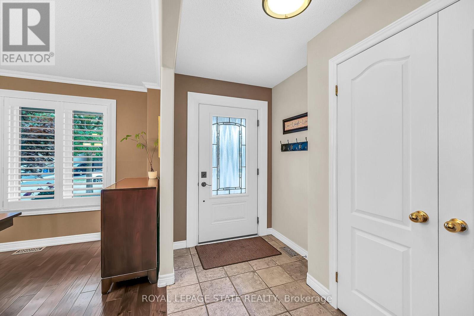 Photo 6 of 2371 Pathfinder Drive, Burlington ON