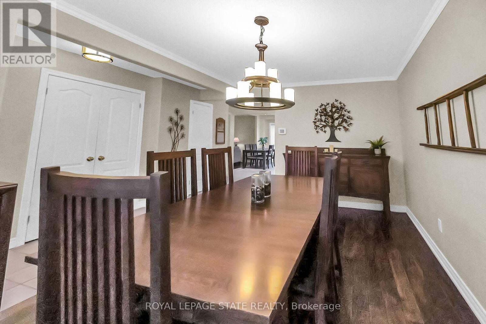 Photo 8 of 2371 Pathfinder Drive, Burlington ON