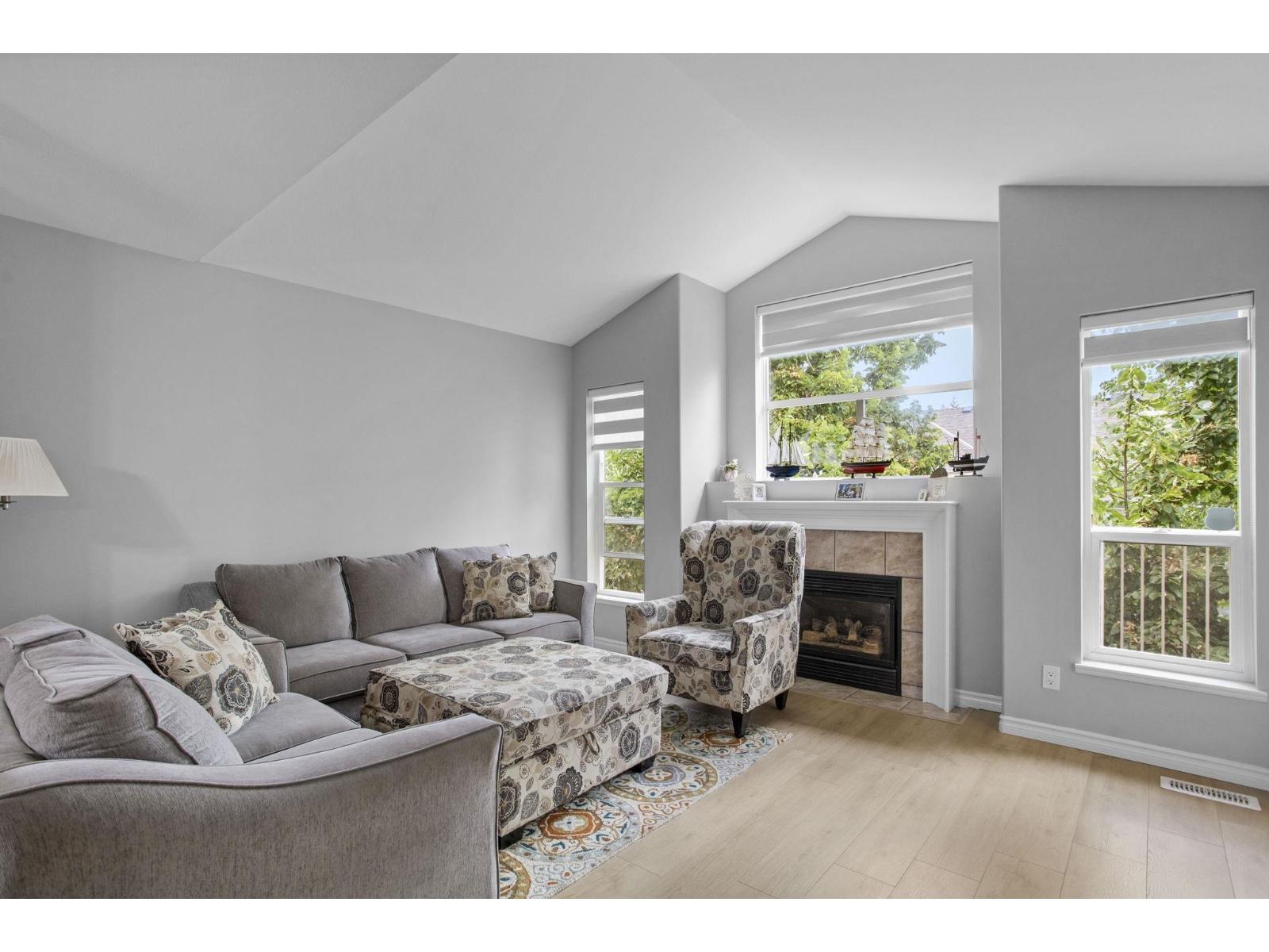 Photo 12 of 32 2525 Yale Court, Abbotsford BC
