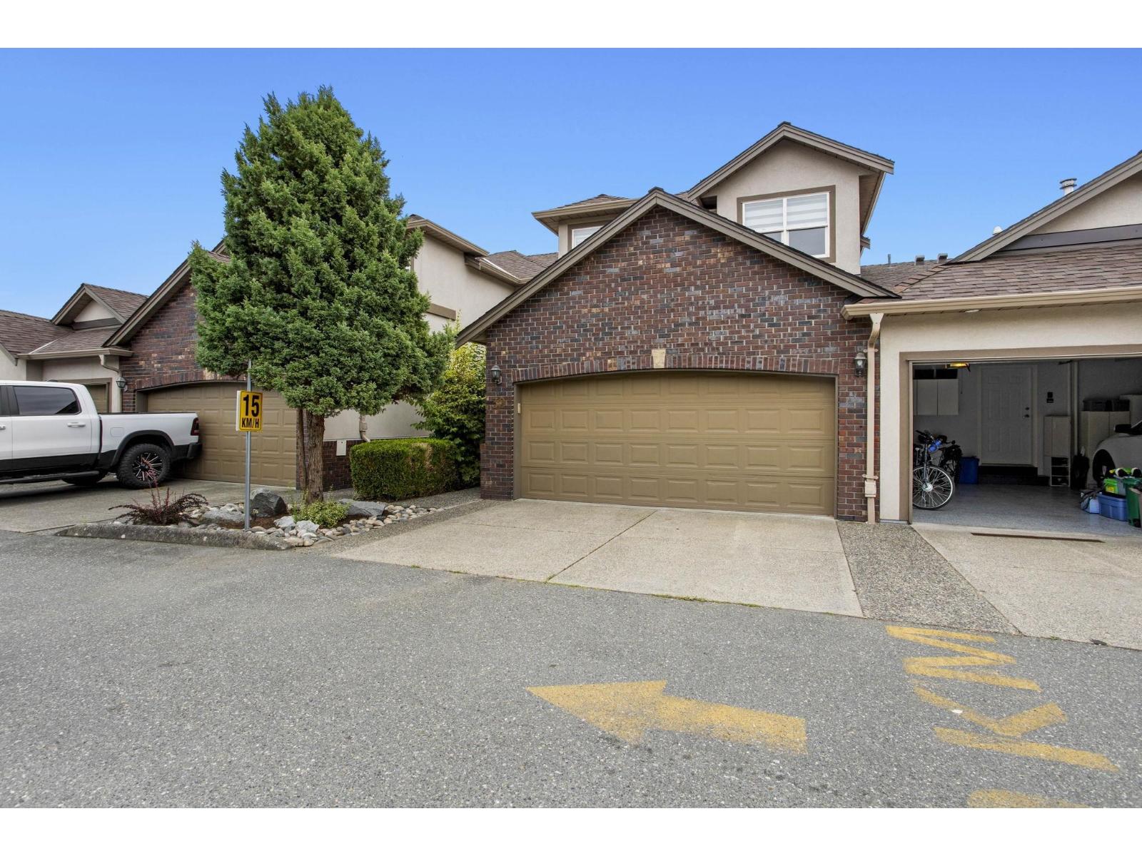 Photo 2 of 32 2525 Yale Court, Abbotsford BC