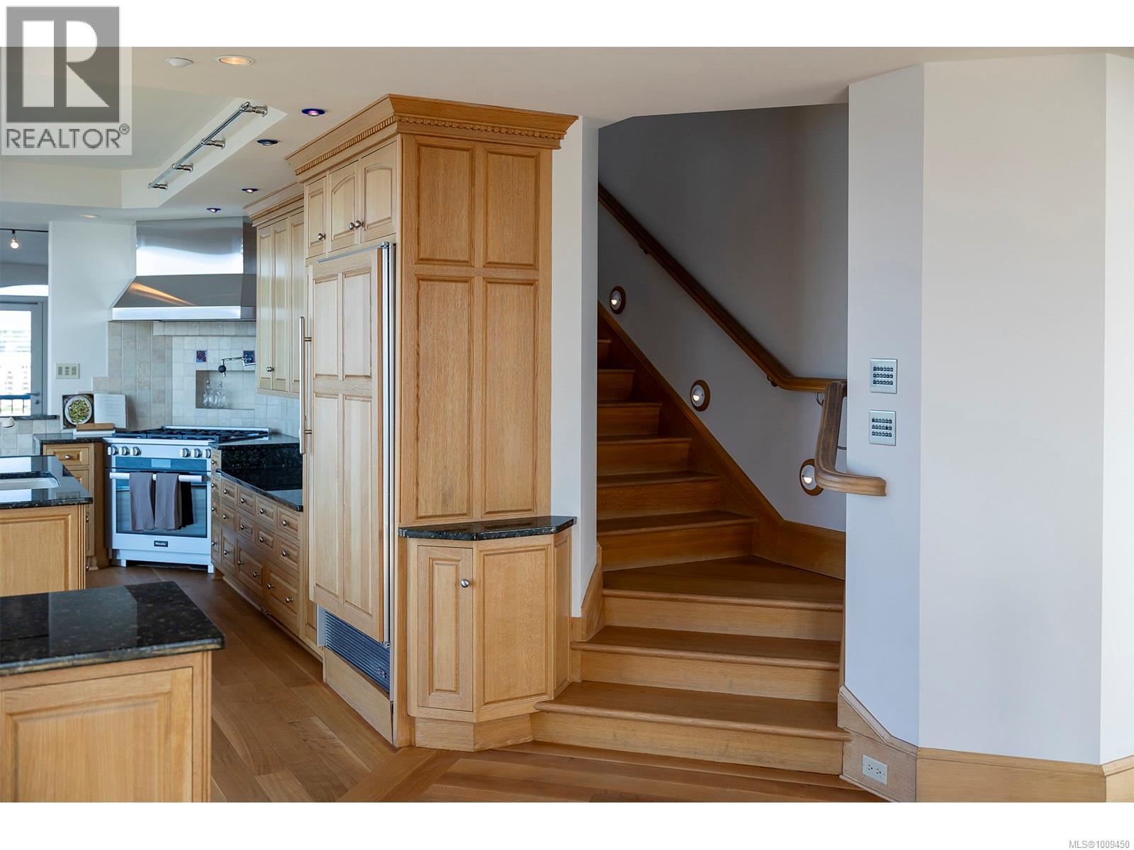 1201 21 Dallas Road, Victoria