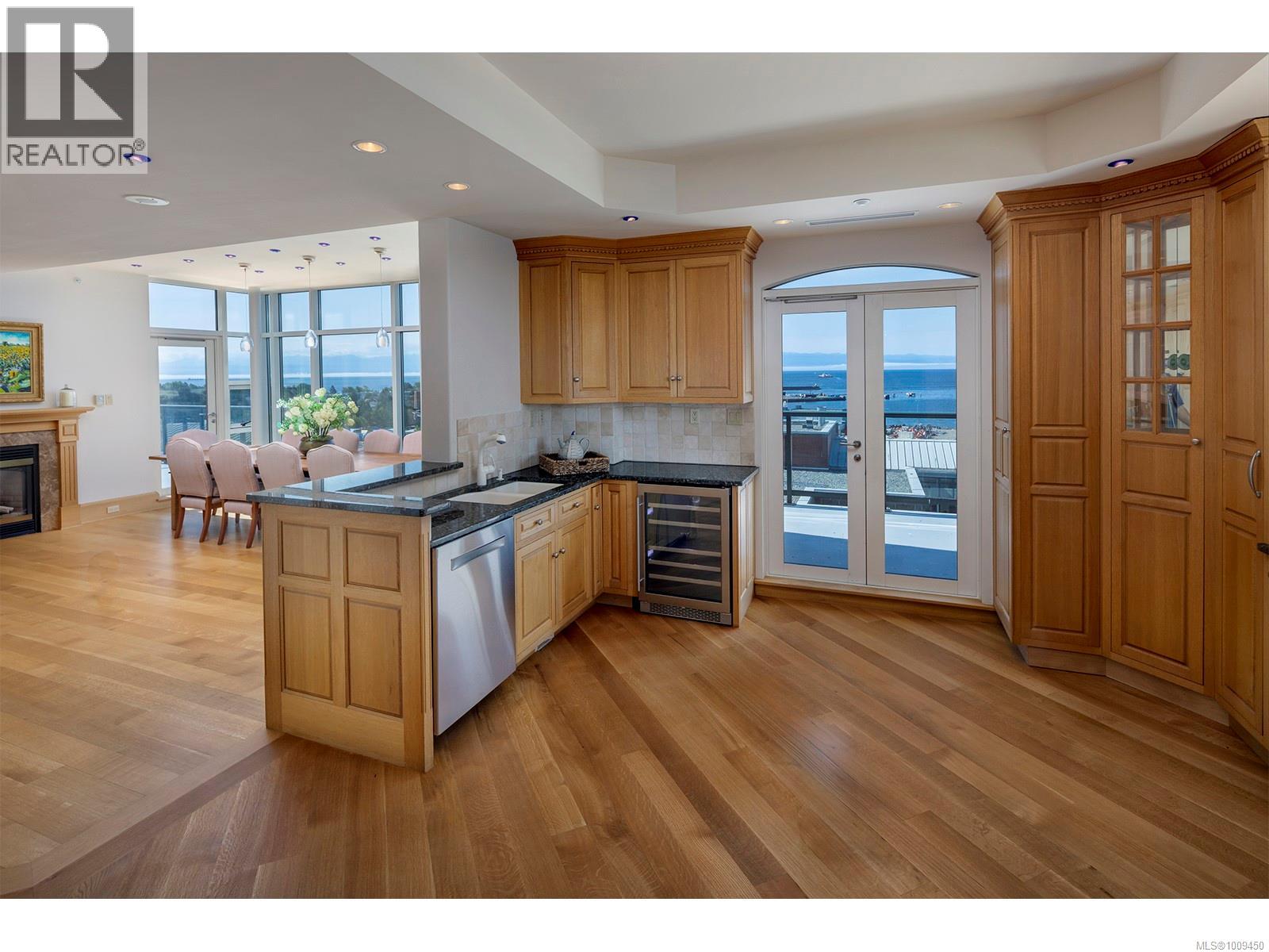 1201 21 Dallas Road, Victoria