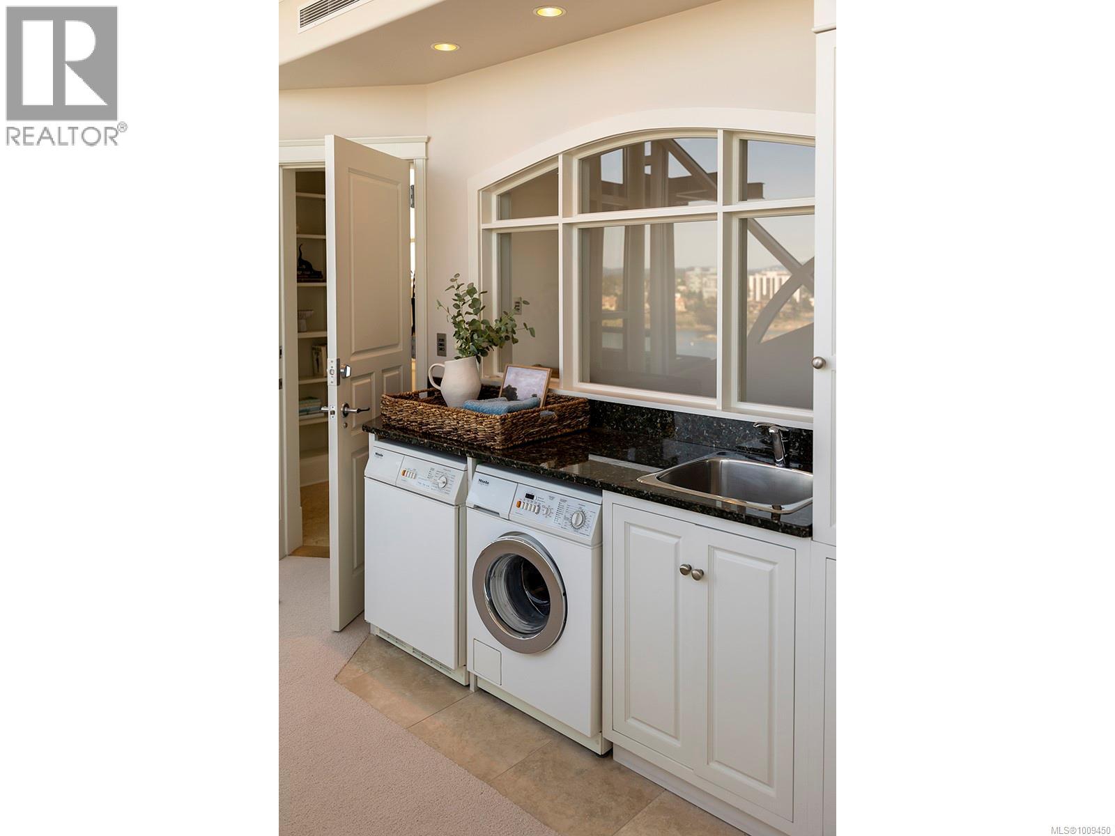 1201 21 Dallas Road, Victoria
