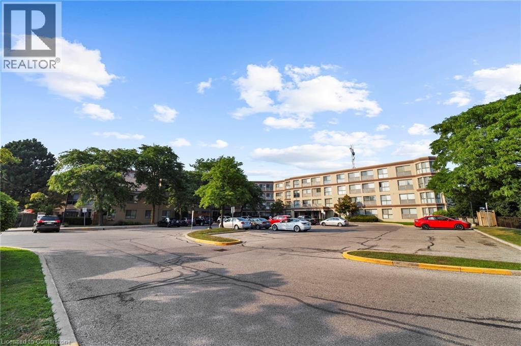 Photo 6 of 8351 Mclaughlin Road S Unit 403, Brampton ON