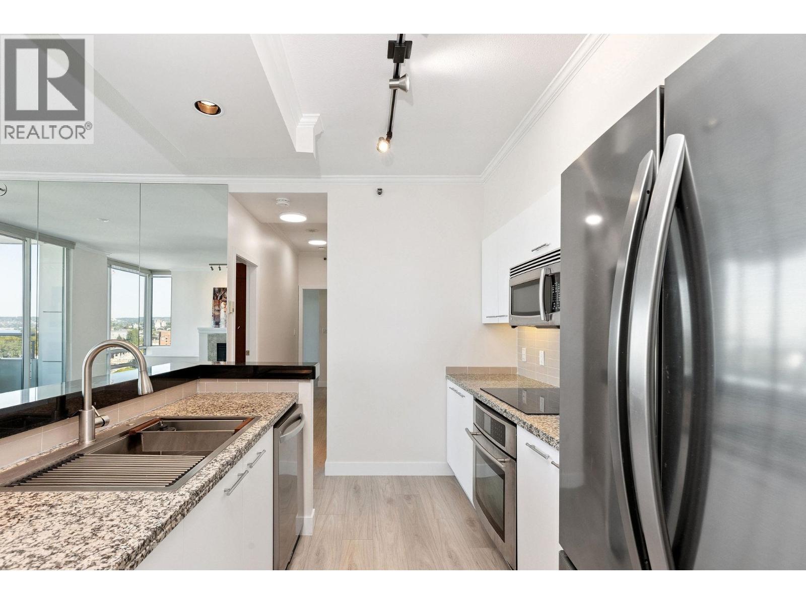 Photo 5 of 2204 1500 Hornby Street, Vancouver BC