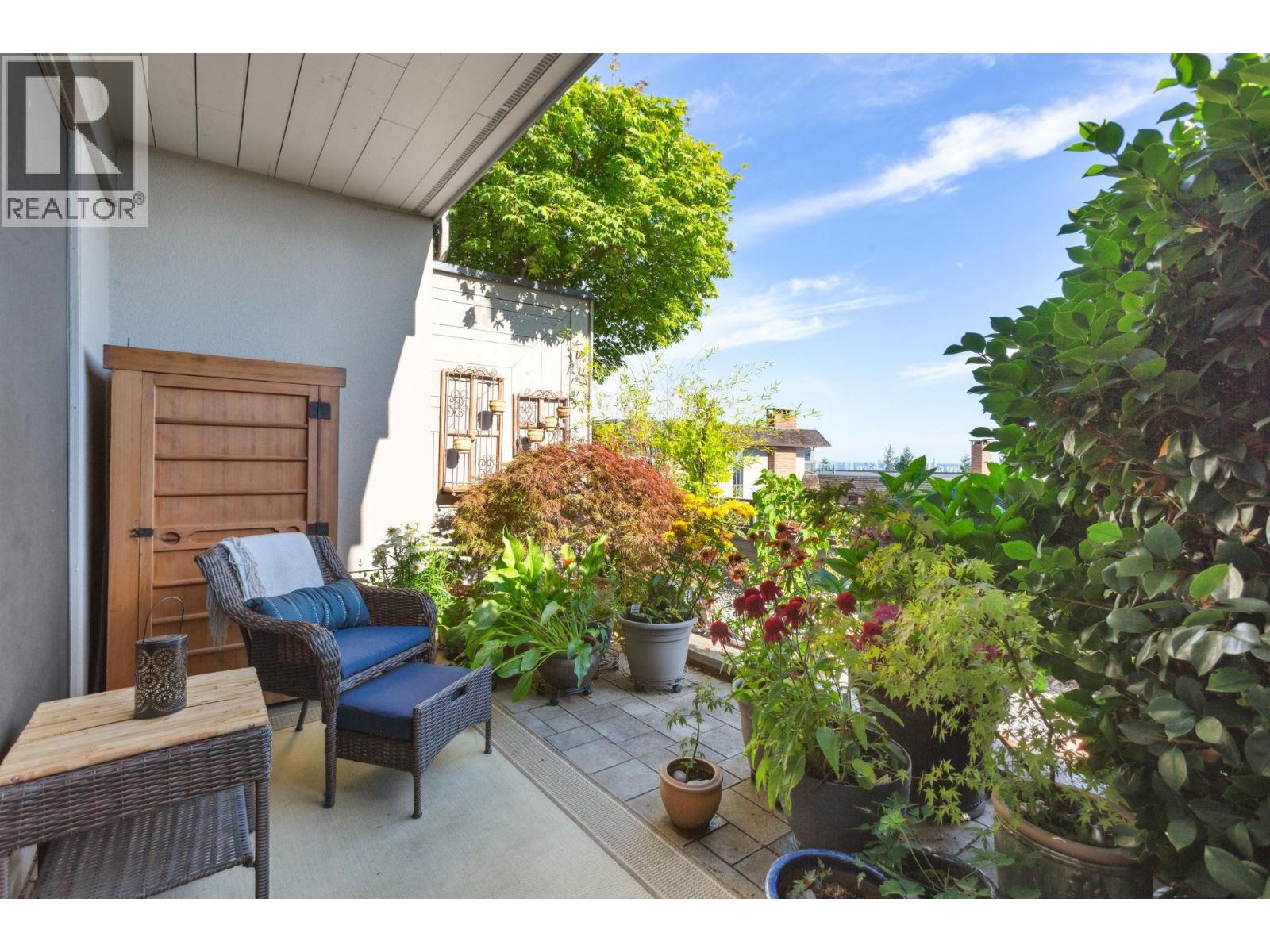 24 2214 FOLKESTONE WAY, West Vancouver