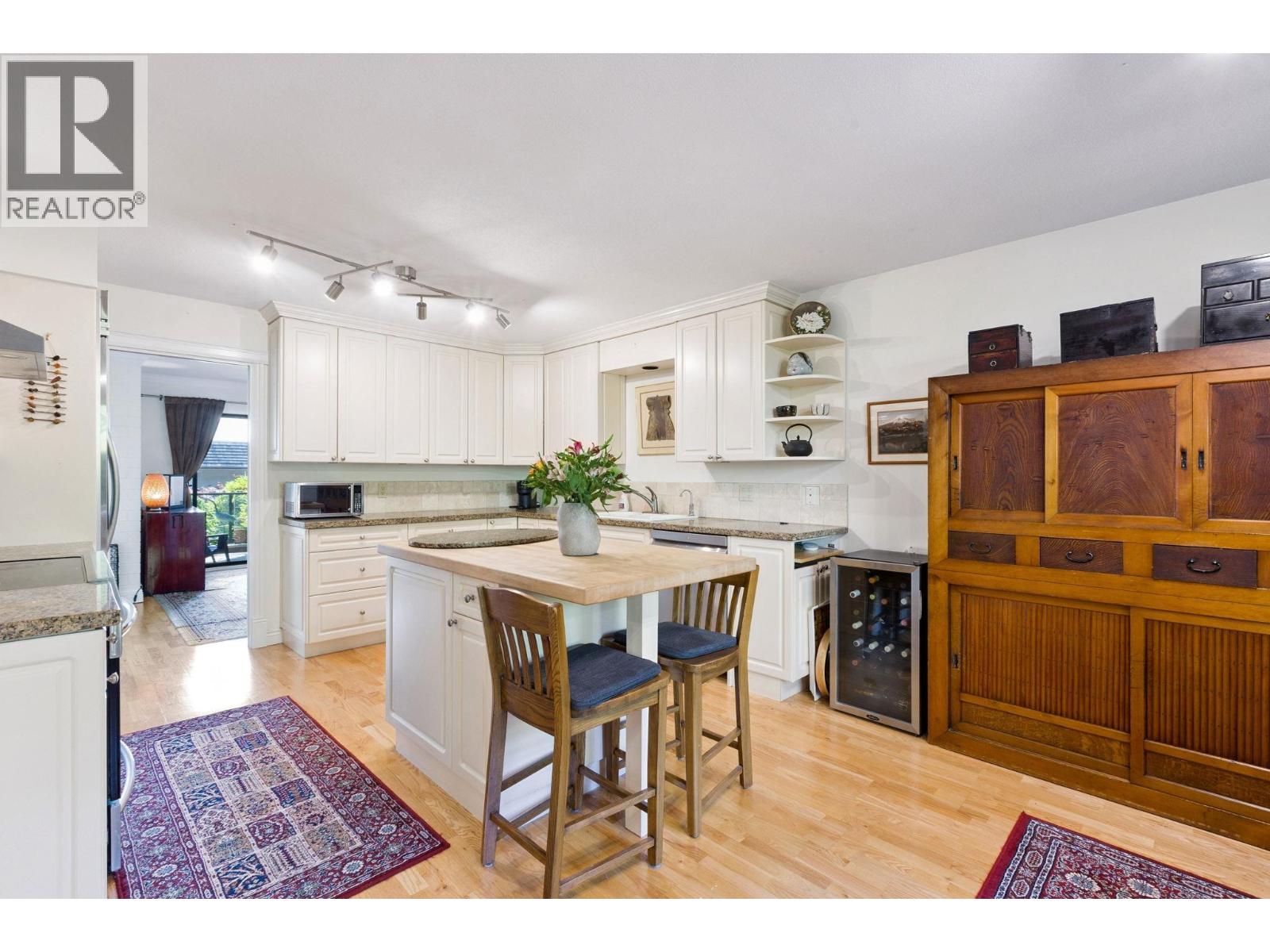 24 2214 FOLKESTONE WAY, West Vancouver
