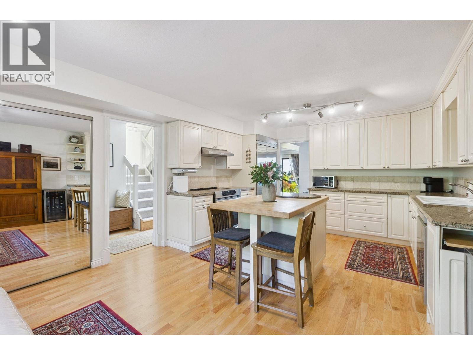 24 2214 FOLKESTONE WAY, West Vancouver