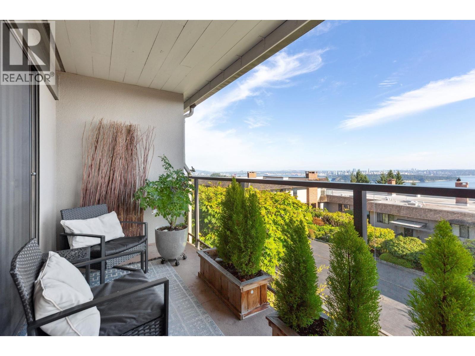 24 2214 FOLKESTONE WAY, West Vancouver