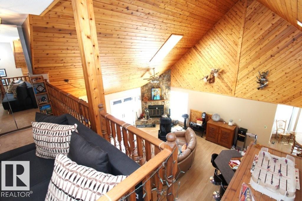 Photo 3 of 6333 49 St, Rural Wetaskiwin County AB