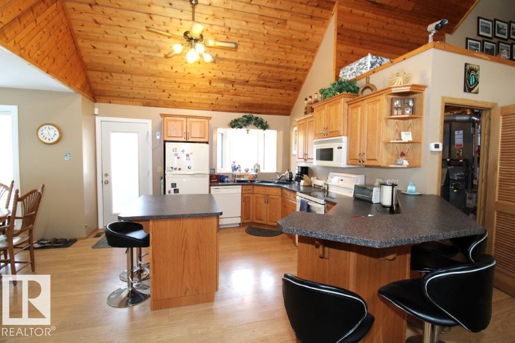 Photo 1 of 6333 49 St, Rural Wetaskiwin County AB