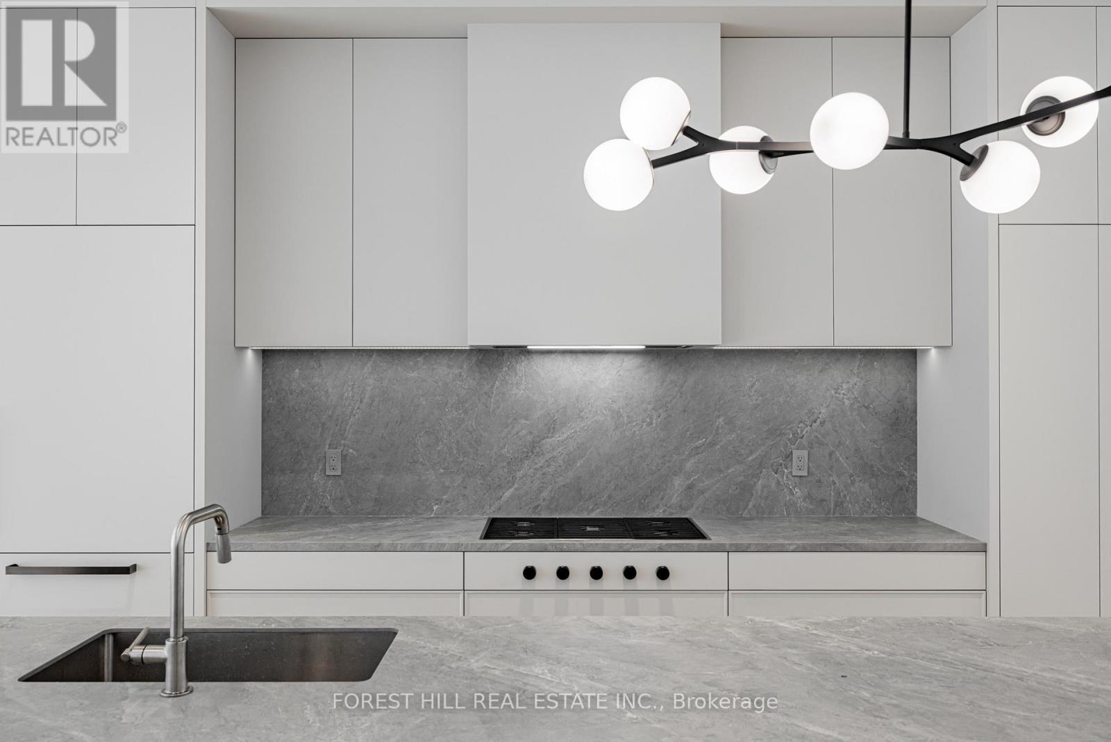 Photo 37 of 171 Elmwood Avenue, Toronto ON