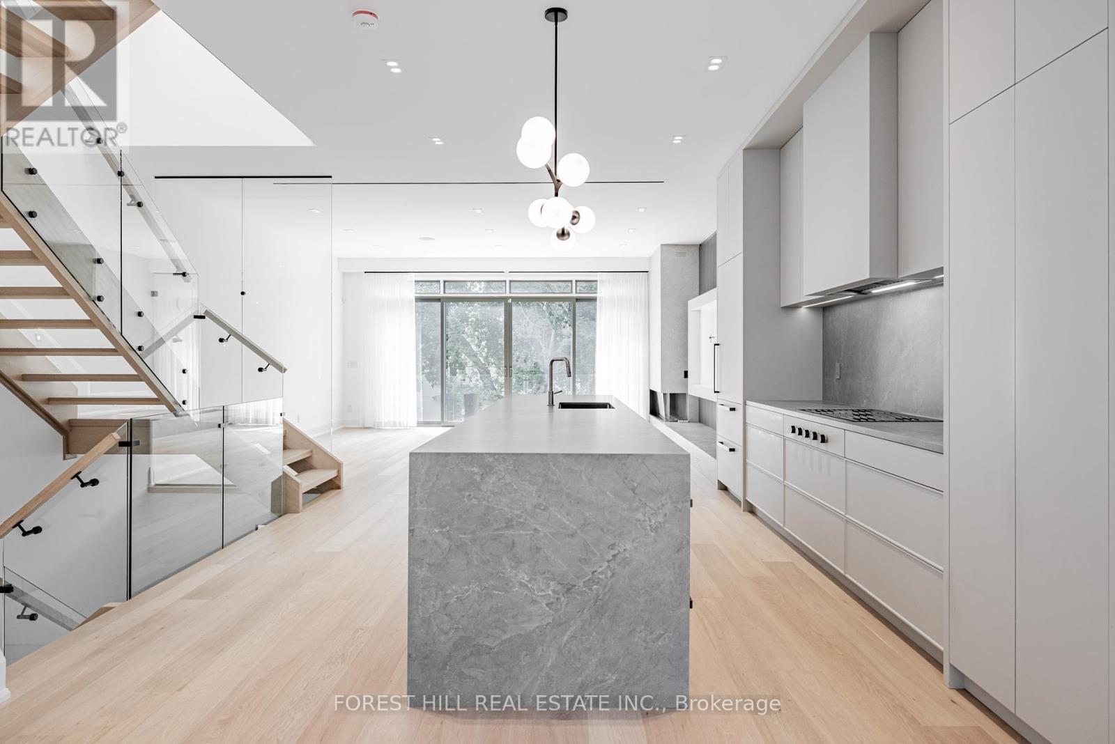 Photo 33 of 171 Elmwood Avenue, Toronto ON