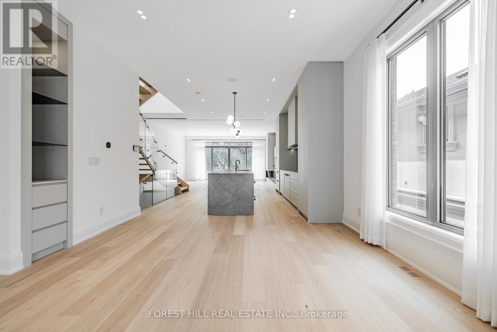 Photo 19 of 171 Elmwood Avenue, Toronto ON